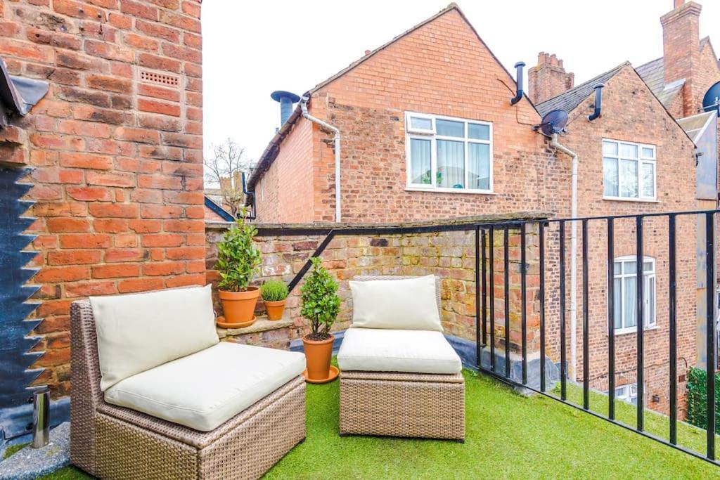 Rustic Chester Cottage Near Shops & Terrace Exterior photo